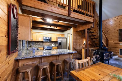 14050 Copenhagen Dr, Truckee CA  96161-6627 exterior