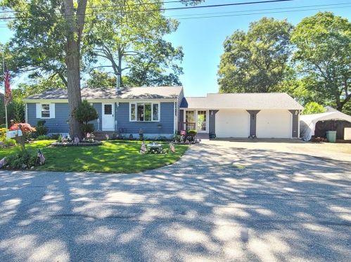 71 Haswill St, Warwick, RI 02889-8828