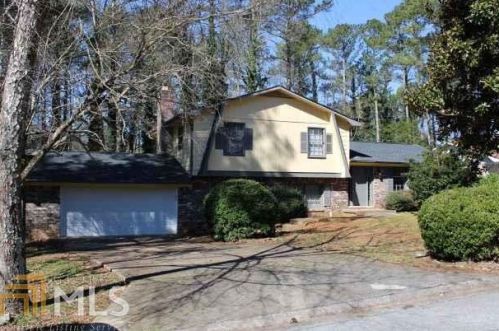 3227 Wintercreeper Dr, Lithonia, GA 30038-2668