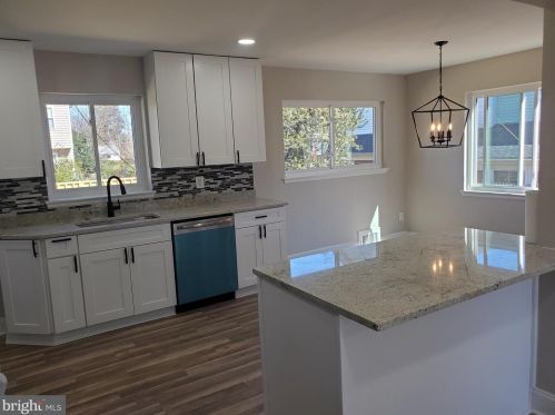 6018 Munson Pl, Falls Church, VA 22041-2424