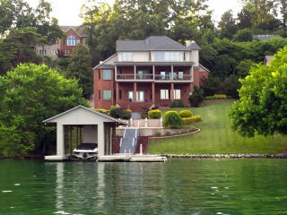 346 Southshore Dr, Greenback, TN 37742-2300