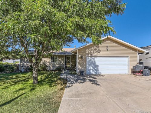 725 Grape St, Hudson, CO 80642-2116