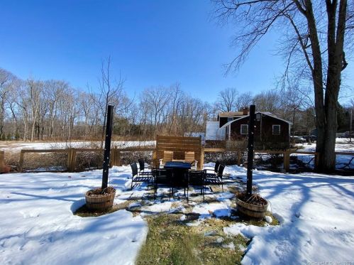 11 Pam Bar Dr, Huntington, CT 06484-3416