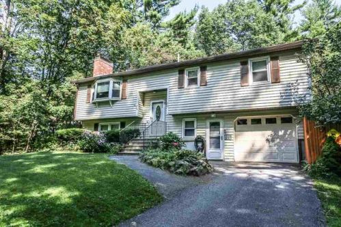 107 Scobie Pond Rd, Derry, NH 03038-3709