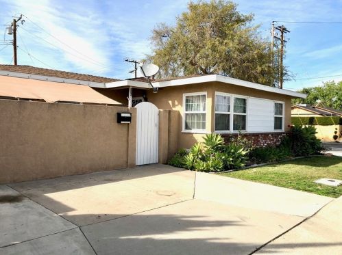 376 Batavia St, Orange, CA 92868-2102