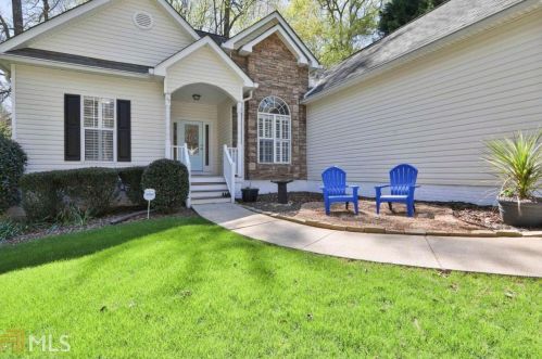 47 Woodmere, Newnan, GA 30265-3140