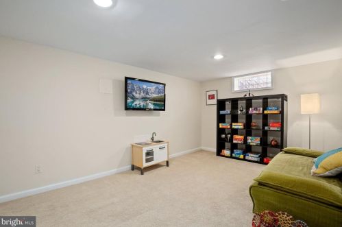 10159 Sutherland Rd, Silver Spring MD 20901-2236 exterior