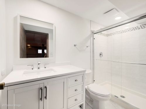 8485 Clynderven Rd, Willowbrook IL  60527-8341 exterior