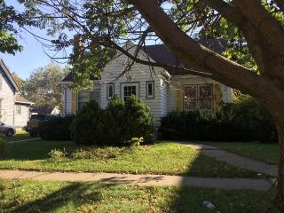 220 Main St, Genoa, IL 60135-1239