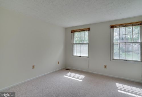 6315 Falling Brk Dr, Springfield VA  22015-4033 exterior