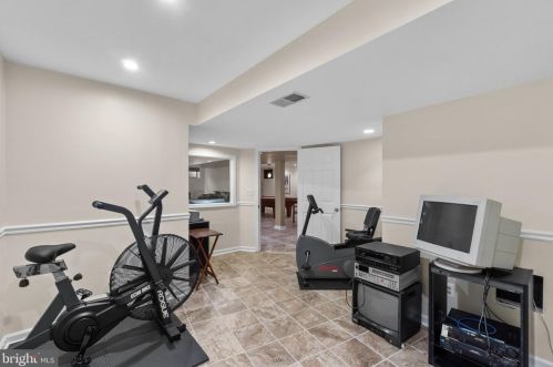 15025 Snowden Dr, Silver Spring MD 20905-5663 exterior