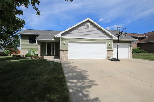 435 Ottawa Ave, Cedar Mills, MN 55350-5017