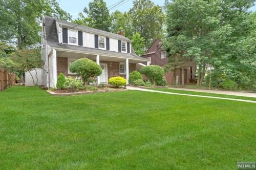 1087 Lambert Rd, Teaneck, NJ 07666-2721