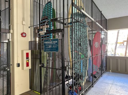 2240 Kuhio Ave, Honolulu HI  96815-2898 exterior