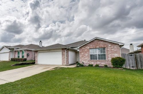 3805 Summer Trail Dr, Fort Worth, TX 76137-6037