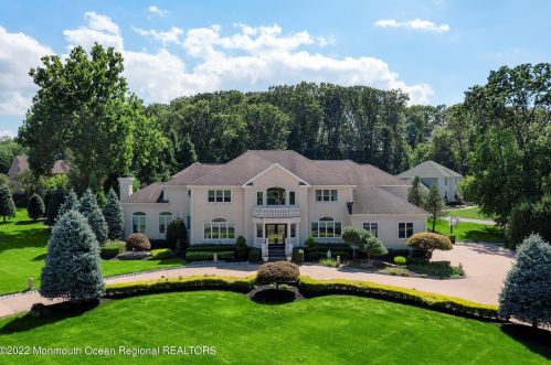 24 Dora Ln, Holmdel Village, NJ 07733-1671