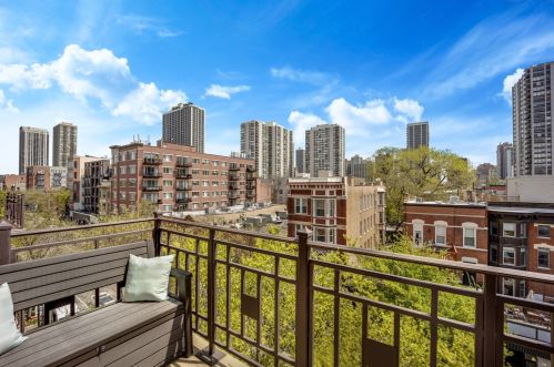 1414 Wells St, Chicago IL  60610-1374 exterior