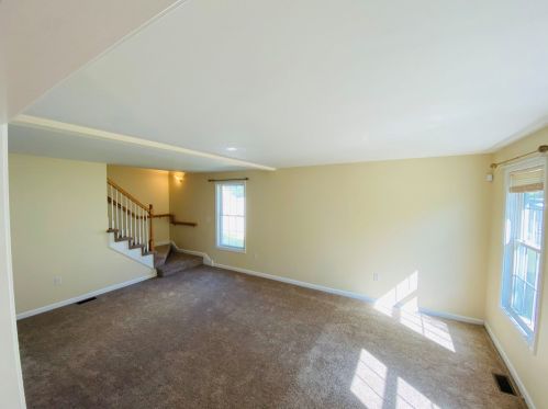 16 Majestic Ave, Nashua, NH 03063-3316