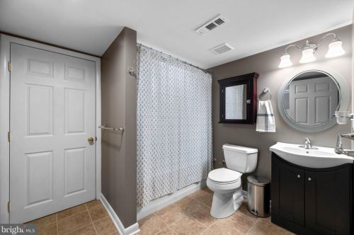 92 Berrywood Dr, Severna Park MD 21146-2001 exterior