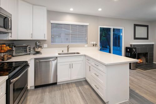 4601 Sierra Morena Ave, Carlsbad, CA 92010-2836