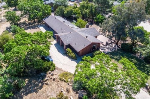 1151 Doomey Dr, Ramona, CA 92065-1859
