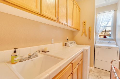 1746 Fir Dr, Los Banos CA 93635-5236 exterior