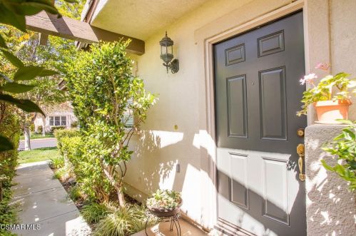 5658 Vinca St, Simi Valley, CA 93063-3552