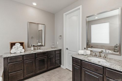 27938 Clifton Pl, Denver CO  80016 exterior