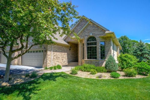 2094 Acacia Dr, Saint Paul, MN 55120-1185