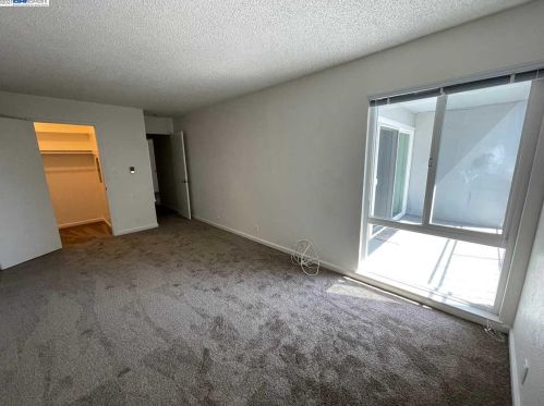 944 Walpert St, Hayward, CA 94541-6706