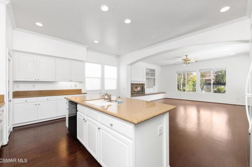 5934 Indian Terrace Dr, Simi Valley CA  93063-5771 exterior