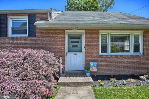 5213 Creekwood Dr, Harrisburg, PA 17109-5555