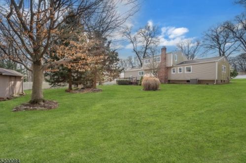 4 Forest Hill Rd, Dover, NJ 07869-4727