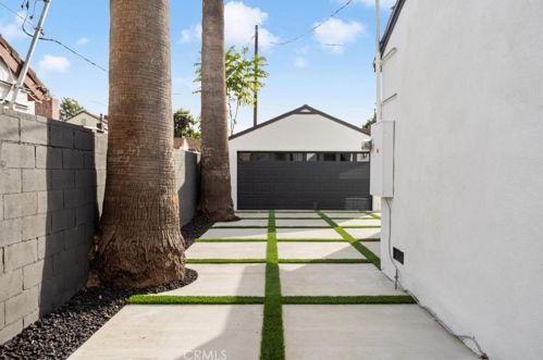 14942 Camarillo St, Van Nuys CA  91403-2004 exterior
