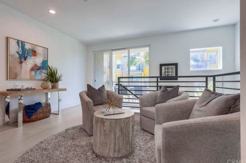 262 Rockefeller, Irvine CA  92612-8113 exterior