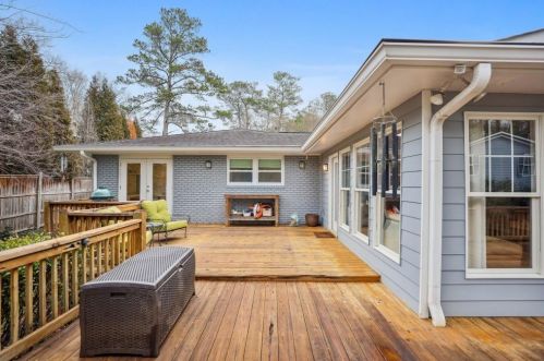 4680 Hitching Post Trl, Atlanta GA  30342-2816 exterior