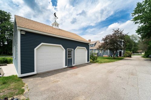 6 Chase St, Kingston, NH 03848-3004