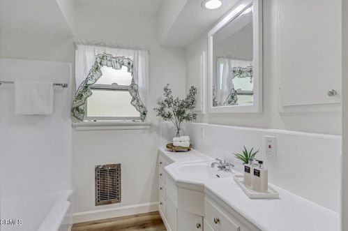 2919 El Caminito, Glendale CA  91214-2006 exterior