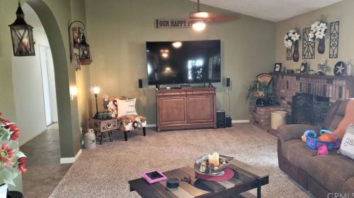 230 Downing Dr, Rialto, CA 92377-4208