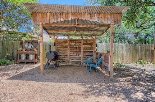 6555 Fair Vly Trl, Austin TX  78749-1266 exterior
