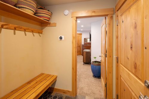 12901 Northwoods Blvd, Truckee CA  96161-6346 exterior