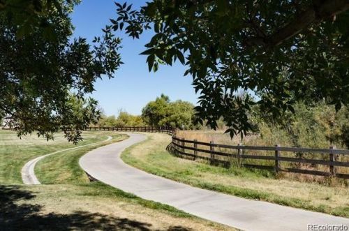 18191 Crestridge Dr, Aurora CO 80015-2667 exterior