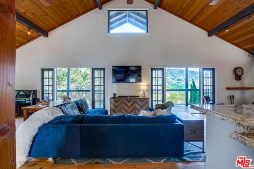 19722 Grand View Dr, Topanga, CA 90290-3312