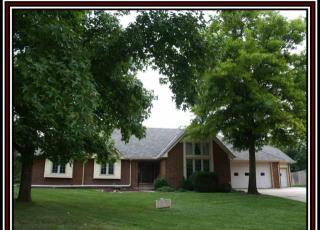 1720 Valleyview Ct, Wichita, KS 67212-1245