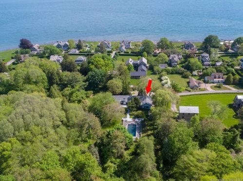 18 Hemingway Rd, Niantic, CT 06357-3734
