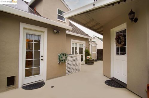 1320 Sherwood Dr, Concord CA  94521-3350 exterior