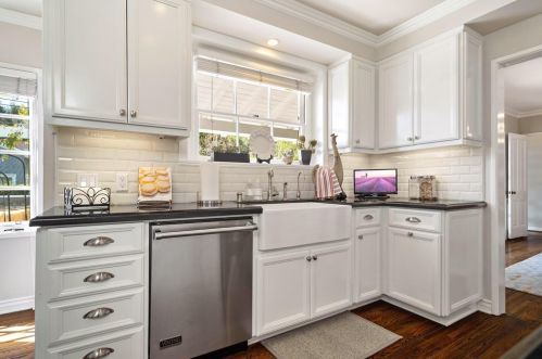 1428 Andenes Dr, Glendale CA  91208-1911 exterior