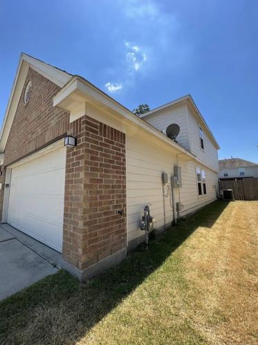16866 Blackberry Lily Ln, Conroe, TX 77385-2006