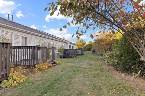 653 Ledgeview Ct, Southington CT  06489-3435 exterior