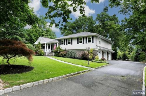 25 Wellesley Rd, Ridgewood, NJ 07452-1222